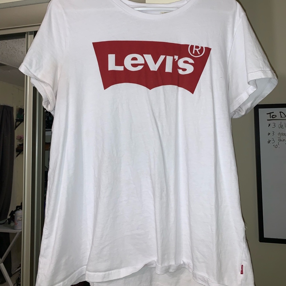 Levi’s tshirt